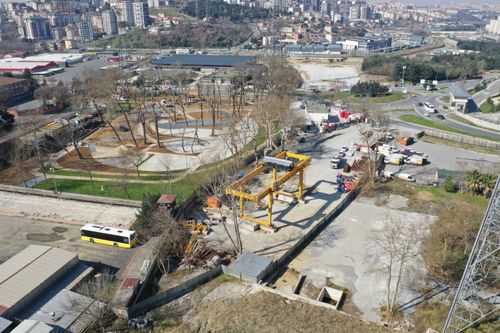 Free High angle view of a construction site with urban landscape in Eyüpsultan, Istanbul, Türkiye. Stock Photo
