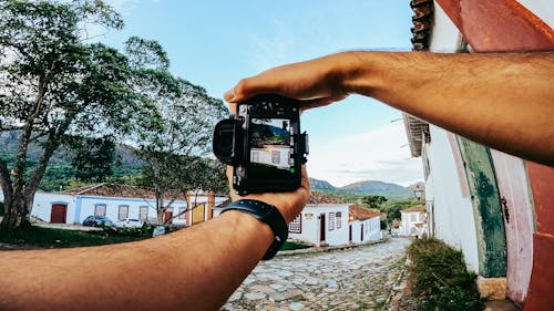 Foto profissional grátis de arquitetura cidade, árvores, câmera