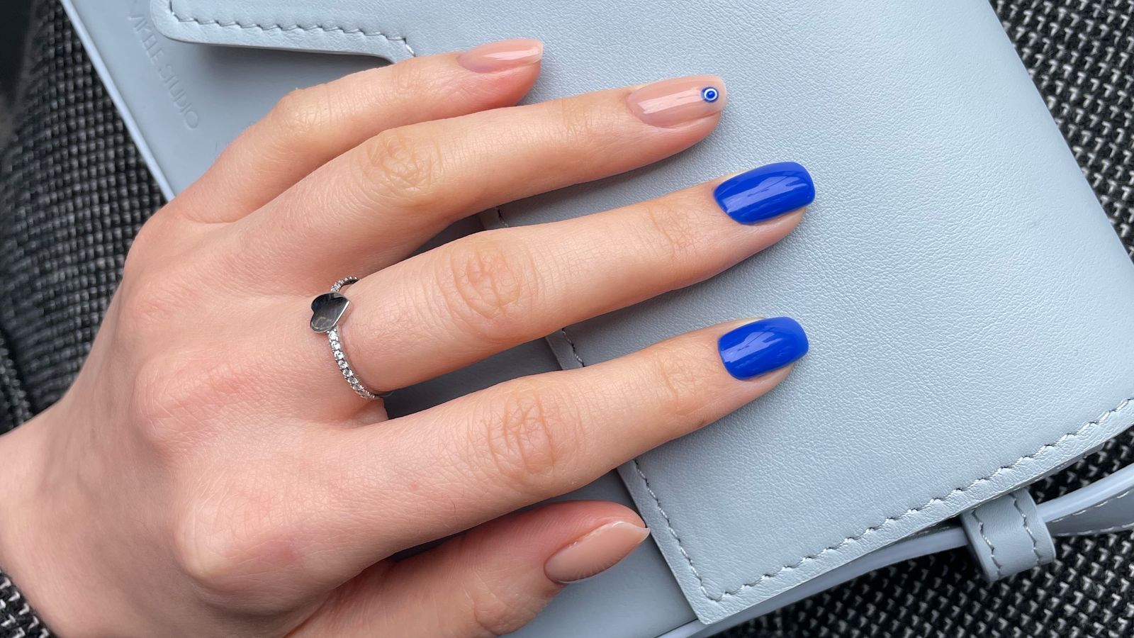 A Self-Added $20 Tip, Repainted Toes, and an Argument Over a Requested New Set at V Nails & Spa