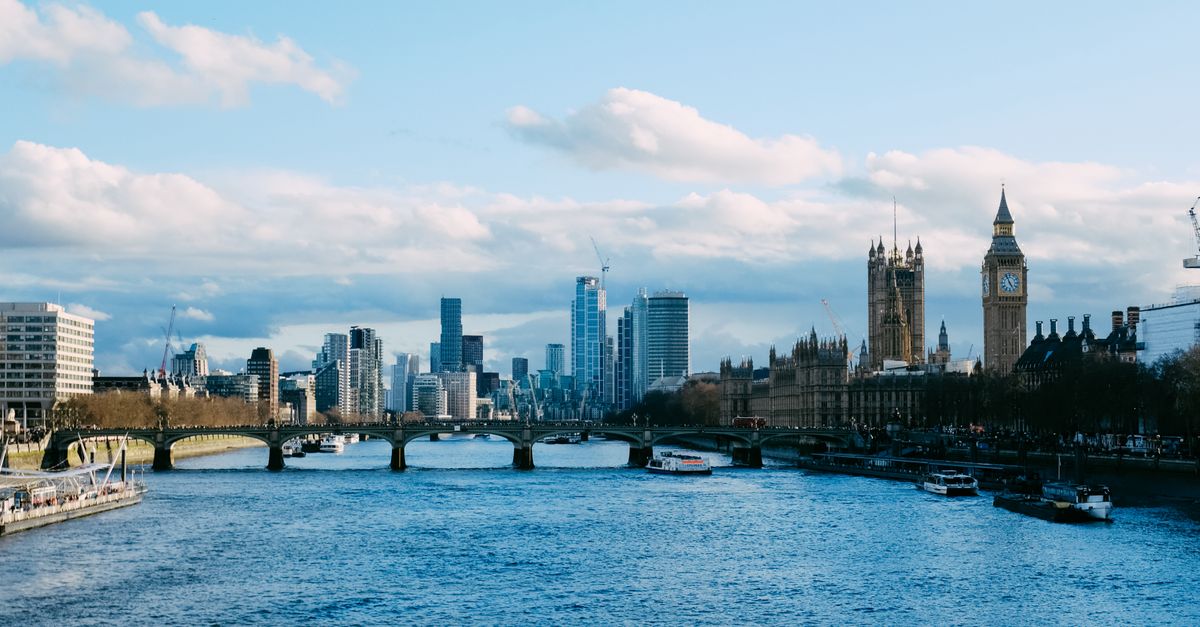 Thames View Text Scenic View of London's Thames River and Skyline · Free Stock Photo