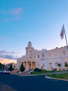 Elegant facade of Araguari city hall in Brazil under sunset sky.