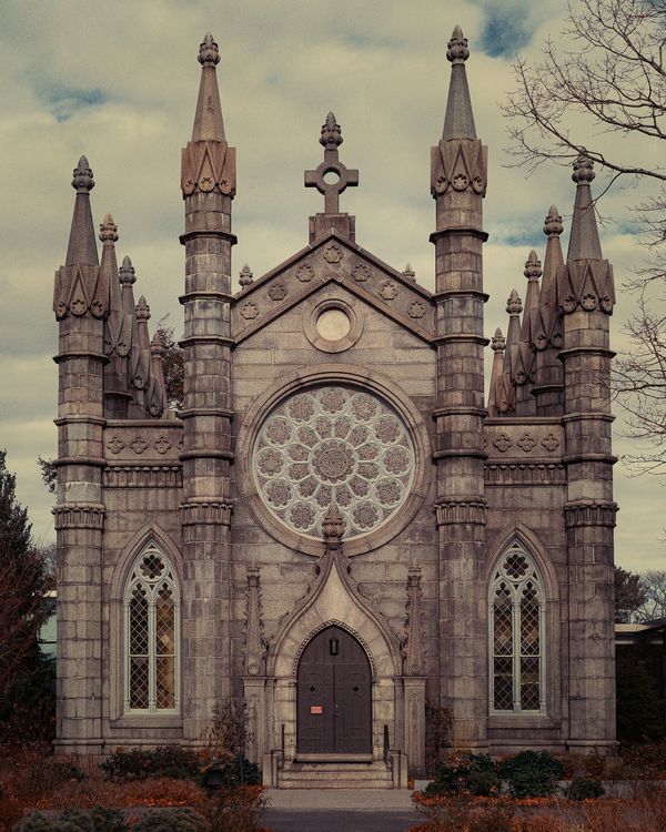 Church with Rose Window 路 Free Stock Photo