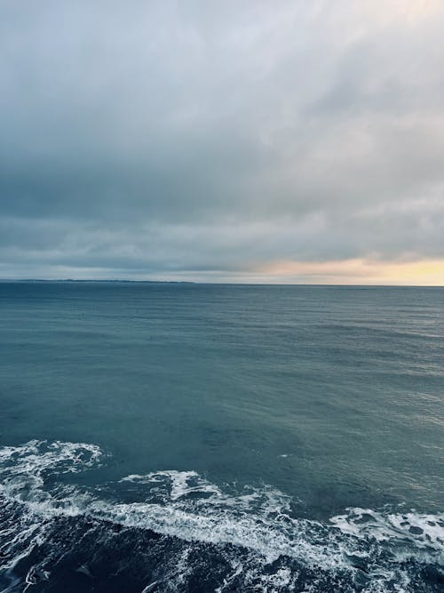 bulutlu, dalgalar, deniz içeren Ücretsiz stok fotoğraf