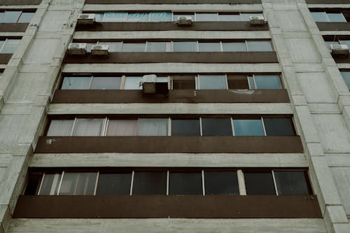 Безкоштовне стокове фото на тему «Windows, жаб’яча перспектива, зовнішнє оформлення будівлі»