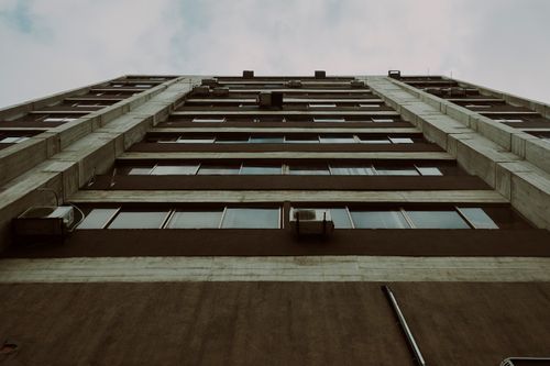 Free Low angle view of a contemporary apartment facade capturing architectural design in Mérida, Venezuela. Stock Photo
