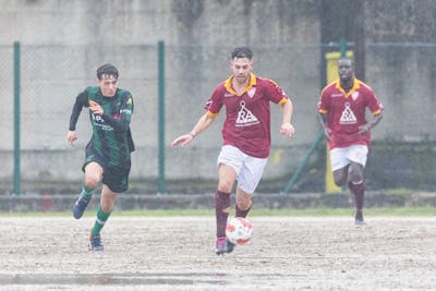 SEO Optimized Hook Headline:   "Milan vs Fiorentina: Clash Between Champions and Underdogs, Countdown to Vital Matchday 31!"