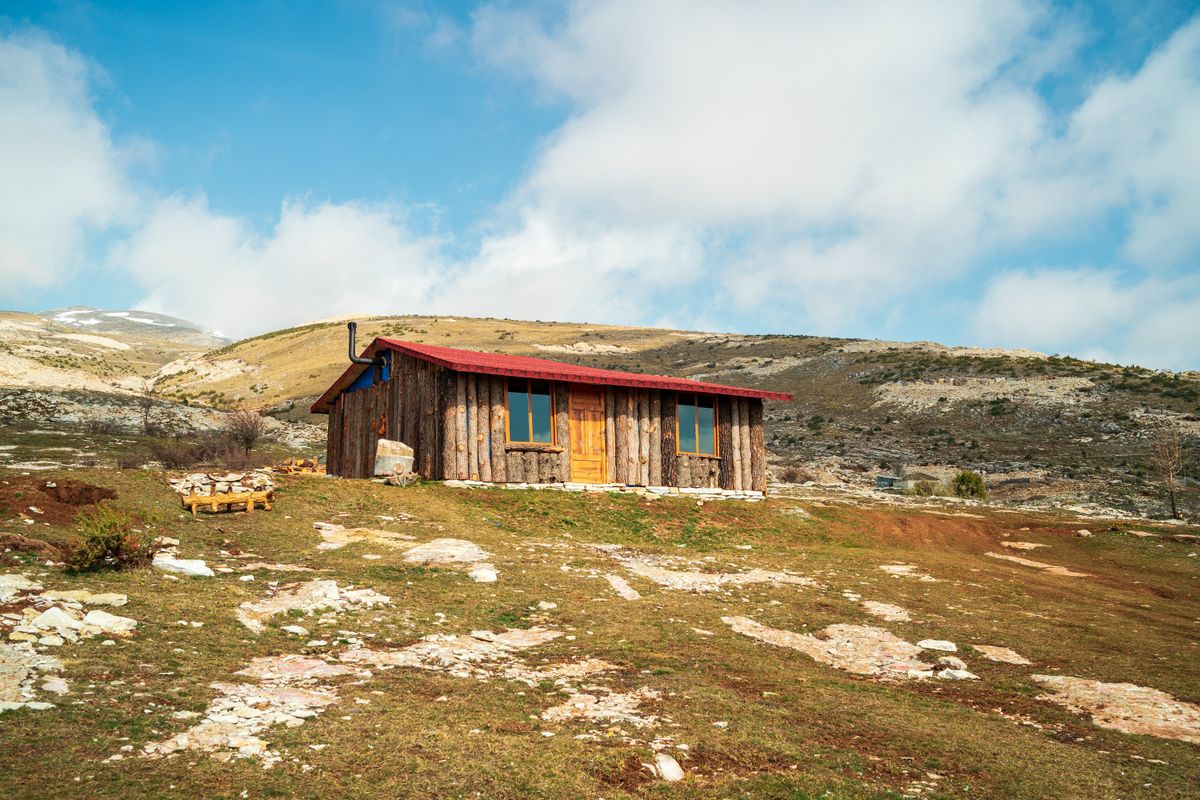 Failed lead acid battery bank in off grid cabin