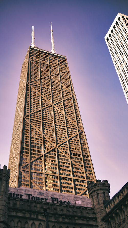Darmowe zdjęcie z galerii z centrum johna hancocka, chicago, czyste niebo