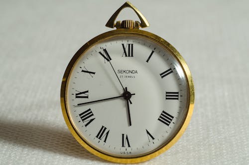 Безкоштовне стокове фото на тему «годинник, кишеньковий годинник, класичний»
