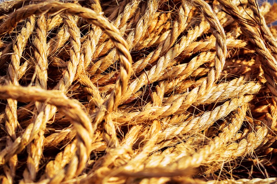 tangled ship's rope, representing the complexities of an ILIT - ilit trust administration tangled ship's rope, representing the complexities of an ILIT - ilit trust administration