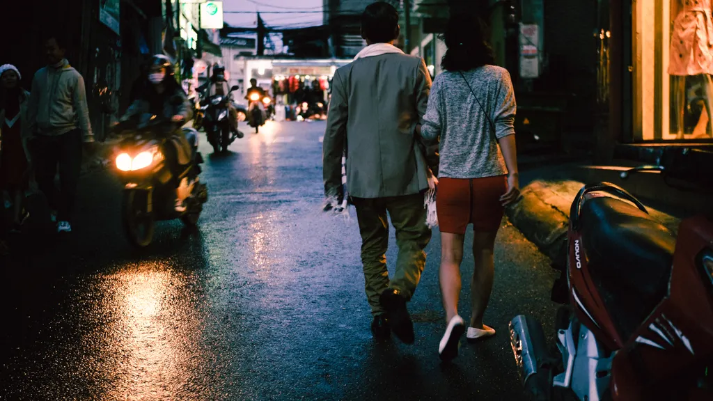 Dating Apps Bridge Digital and Real-World Interactions to Boost User Confidence