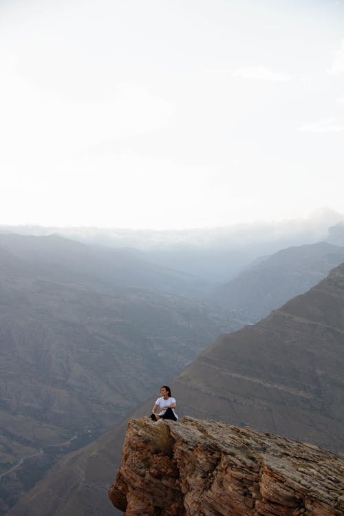 бесплатная Бесплатное стоковое фото с вертикальный выстрел, горы, долина Стоковое фото