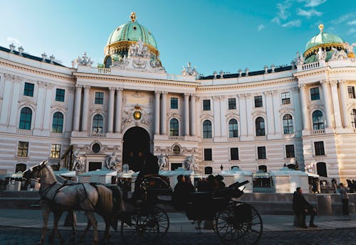 Free Cart with Horses near Hofburg Palace in Vienna Stock Photo