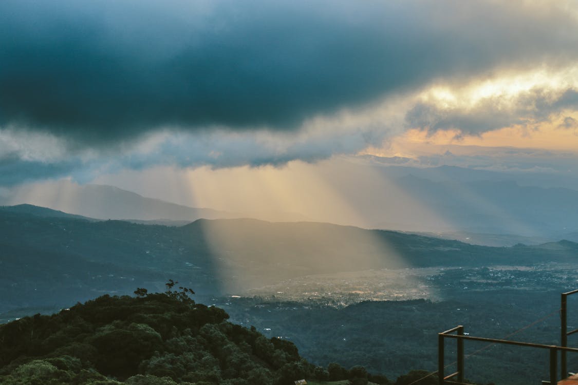 Δωρεάν στοκ φωτογραφιών με ακτίνα ήλιου, βουνό, βροχή