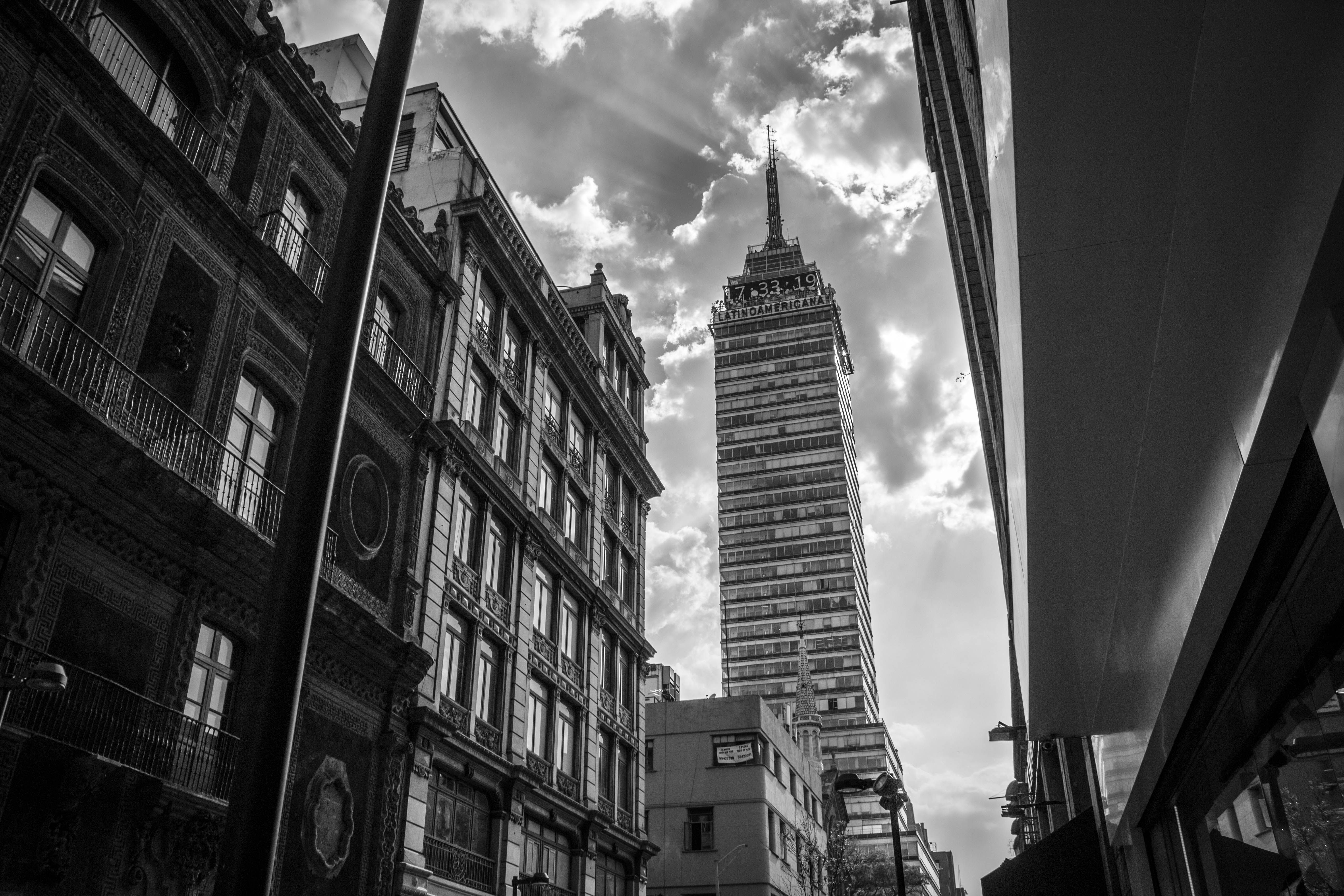 Torre Latinoamericana in Black and White · Free Stock Photo