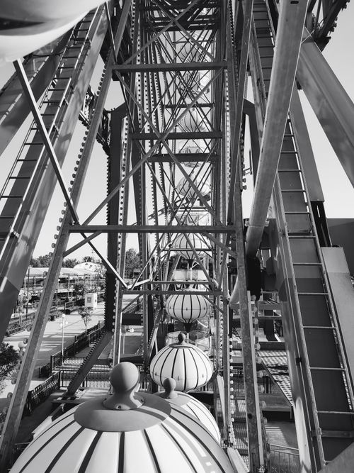 Free Intricate close-up shot of a Ferris wheel's metal structure and gondolas in grayscale. Stock Photo