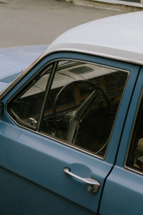 Free Close-up view of a vintage blue car, focusing on the door and window in İstanbul, Türkiye. Stock Photo