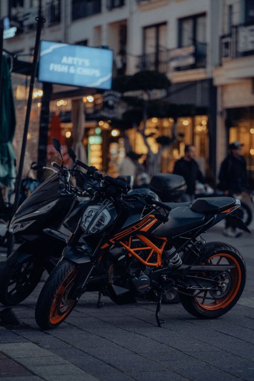 Free Vibrant urban scene with parked motorcycles in Fethiye, Türkiye during the evening. Stock Photo