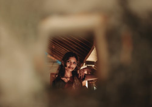 Gratis stockfoto met glimlachen, Indiase vrouw, Indische jurk