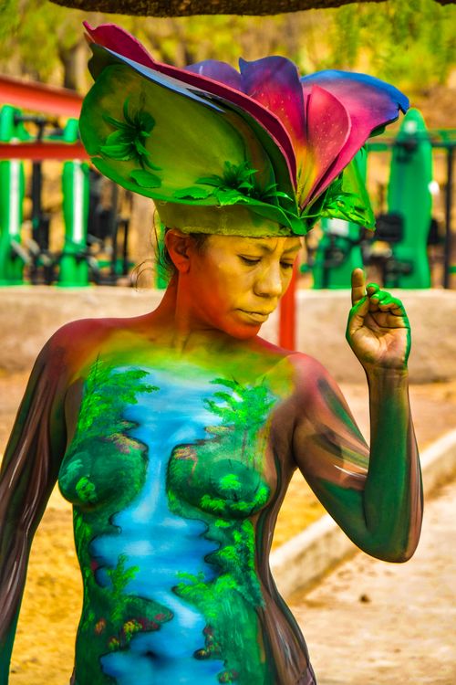 Free Vibrant artistic body paint portrait featuring a woman with nature-themed art in an outdoor Mexico City setting. Stock Photo