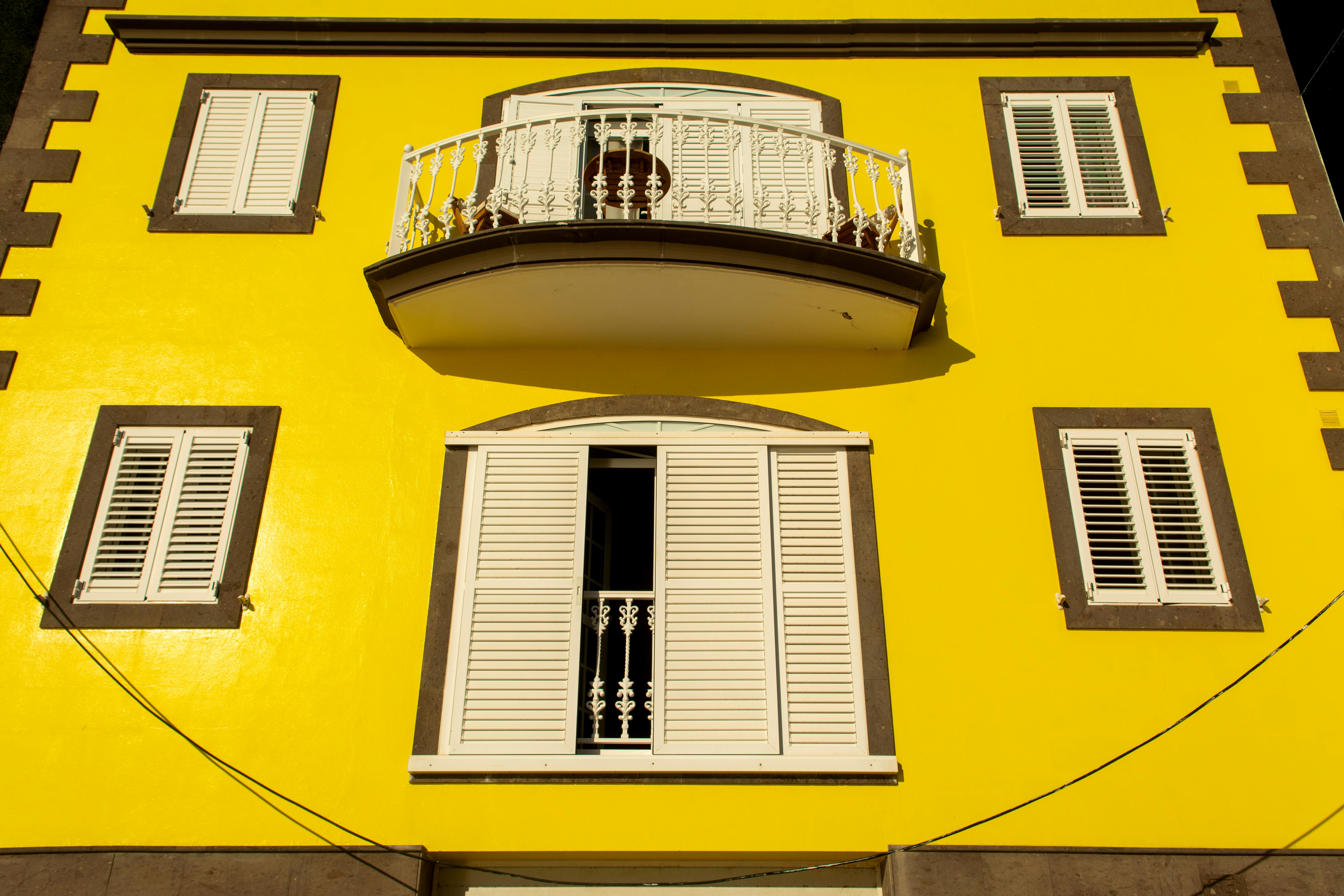 Peinture sur mesure pour extérieurs : Sublimez votre façade