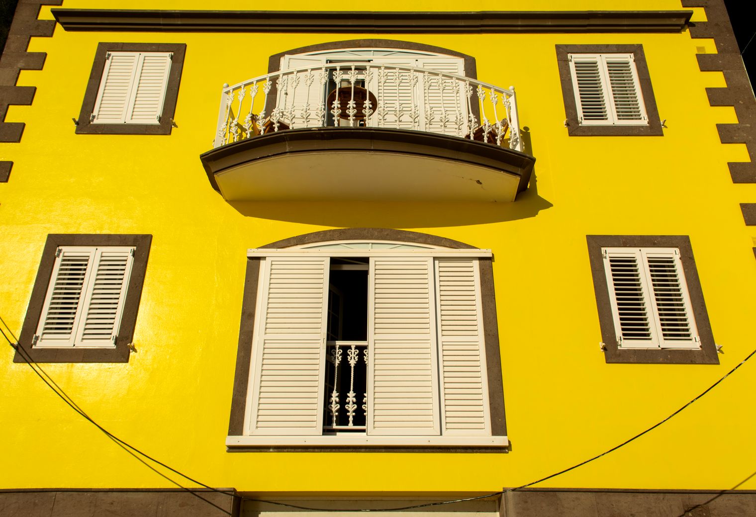 House Painting in Isleworth — clean edges cut in around trim and sockets