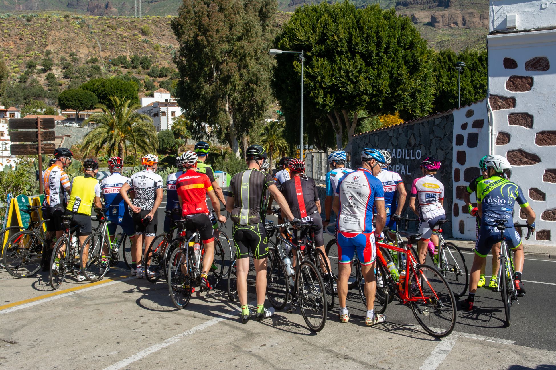 Tadej Pogacar start Tour 2026 met nieuw kapsel