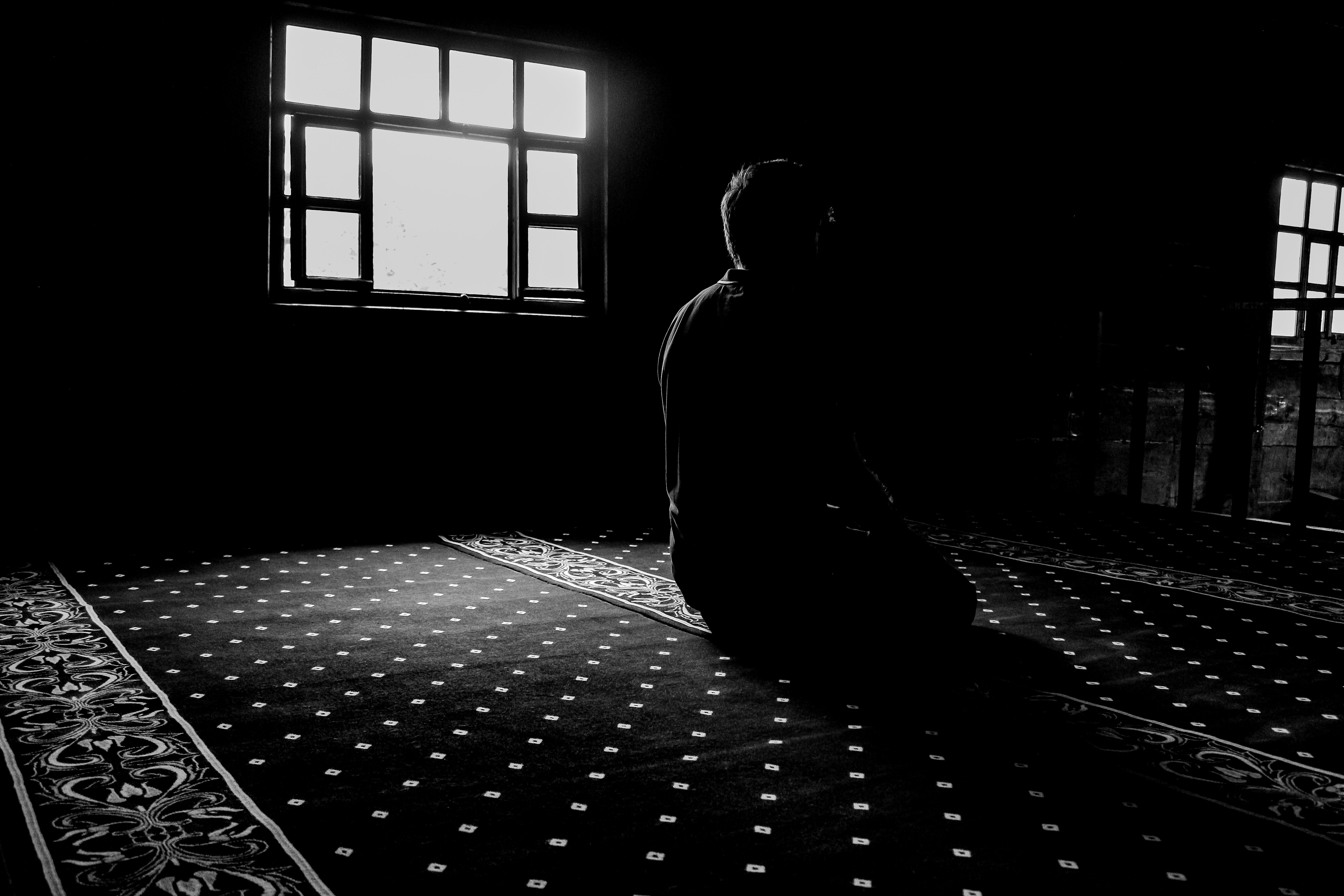 man-praying-in-darkness-at-mosque-free-stock-photo