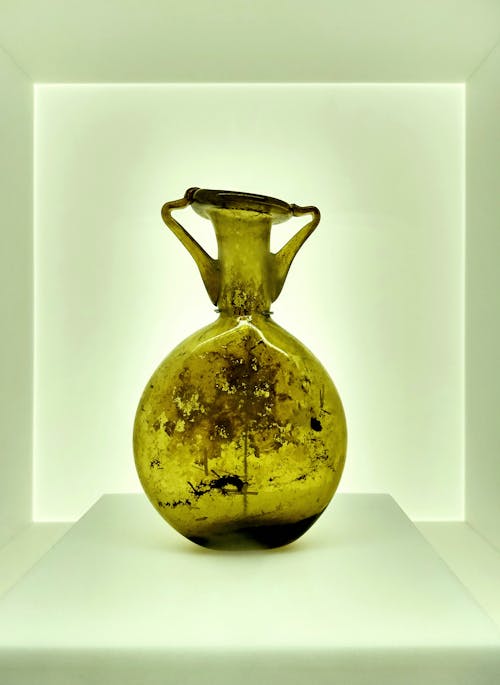 緑のガラスの花瓶