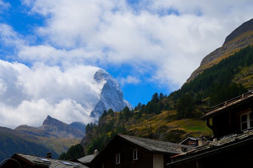 Gratis lagerfoto af bjerge, bygninger, landdistrikt