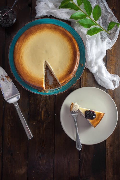 Stück Kuchen Auf Teller Neben Gabel