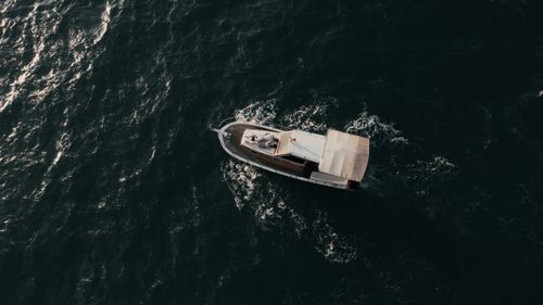Free Aerial view of a boat navigating the sea near Arsuz, Türkiye, capturing a serene travel moment. Stock Photo