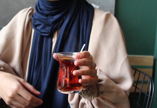 Foto profissional grátis de bebida, chá turco, copo