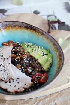 Préparation de quinoa et de poulet fajita