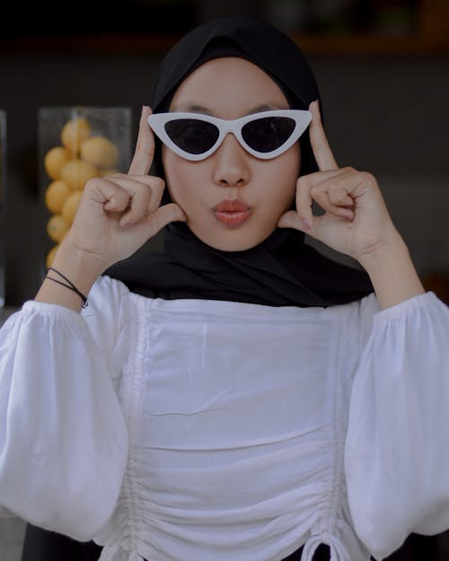 Immagine gratuita di camicetta bianca, carino, donna asiatica