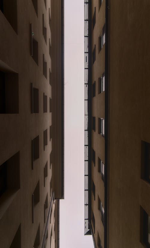 Безкоштовне стокове фото на тему «Windows, алея, Будинки»