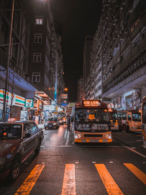 arabalar, dikey atış, gece içeren Ücretsiz stok fotoğraf