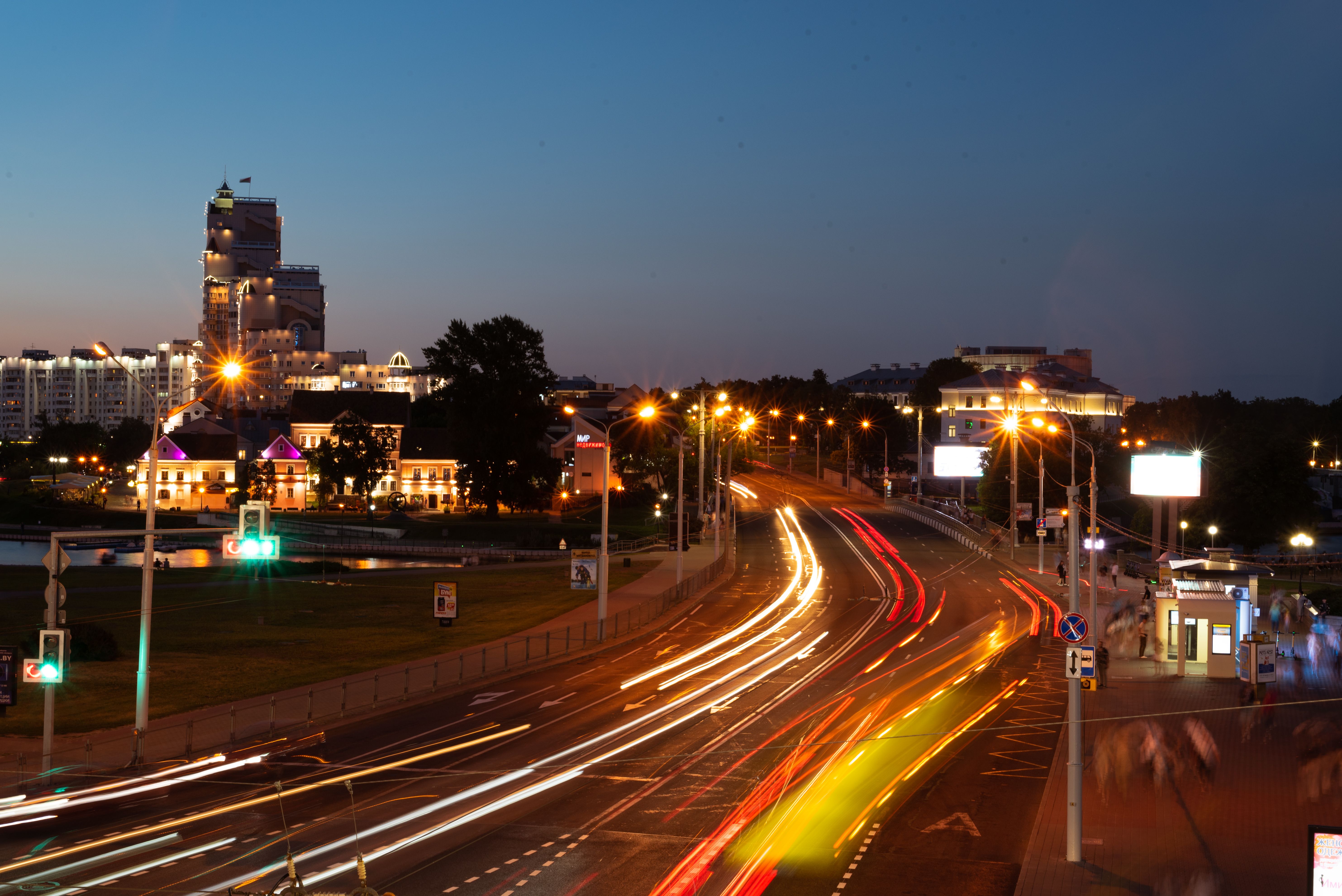 Hotel sign on a suburban Columbus arterial road at dusk with a full car park