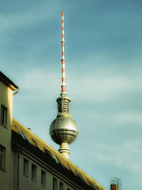 Безкоштовне стокове фото на тему «берлінська телевежа, вертикальні постріл, високий»