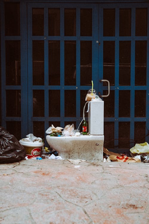 closet, çöp, dikey atış içeren Ücretsiz stok fotoğraf