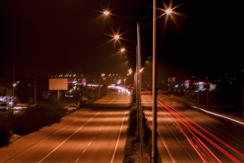 Illuminating Street Lights with Rays · Free Stock Photo