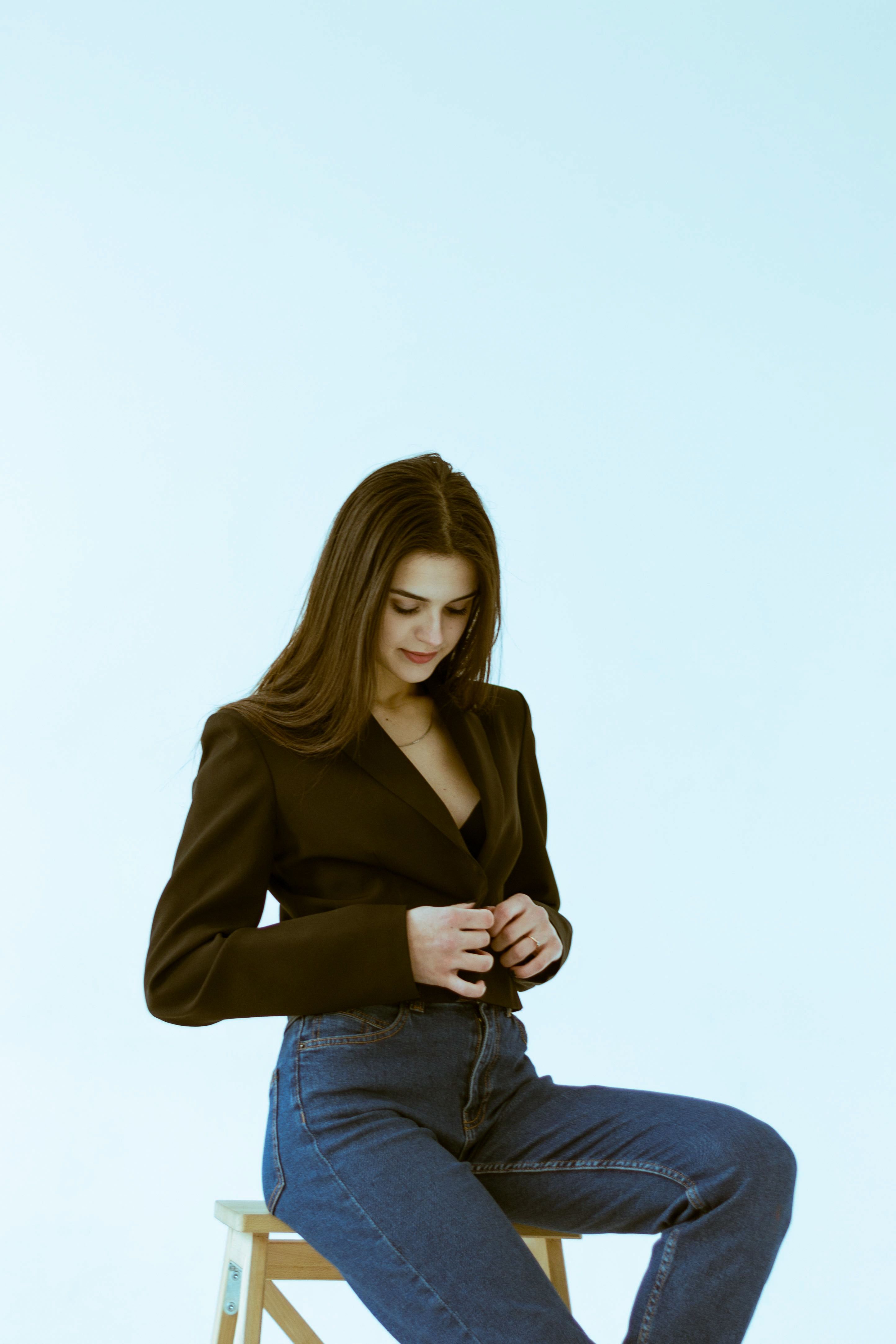 Woman in blazer with dark jeans