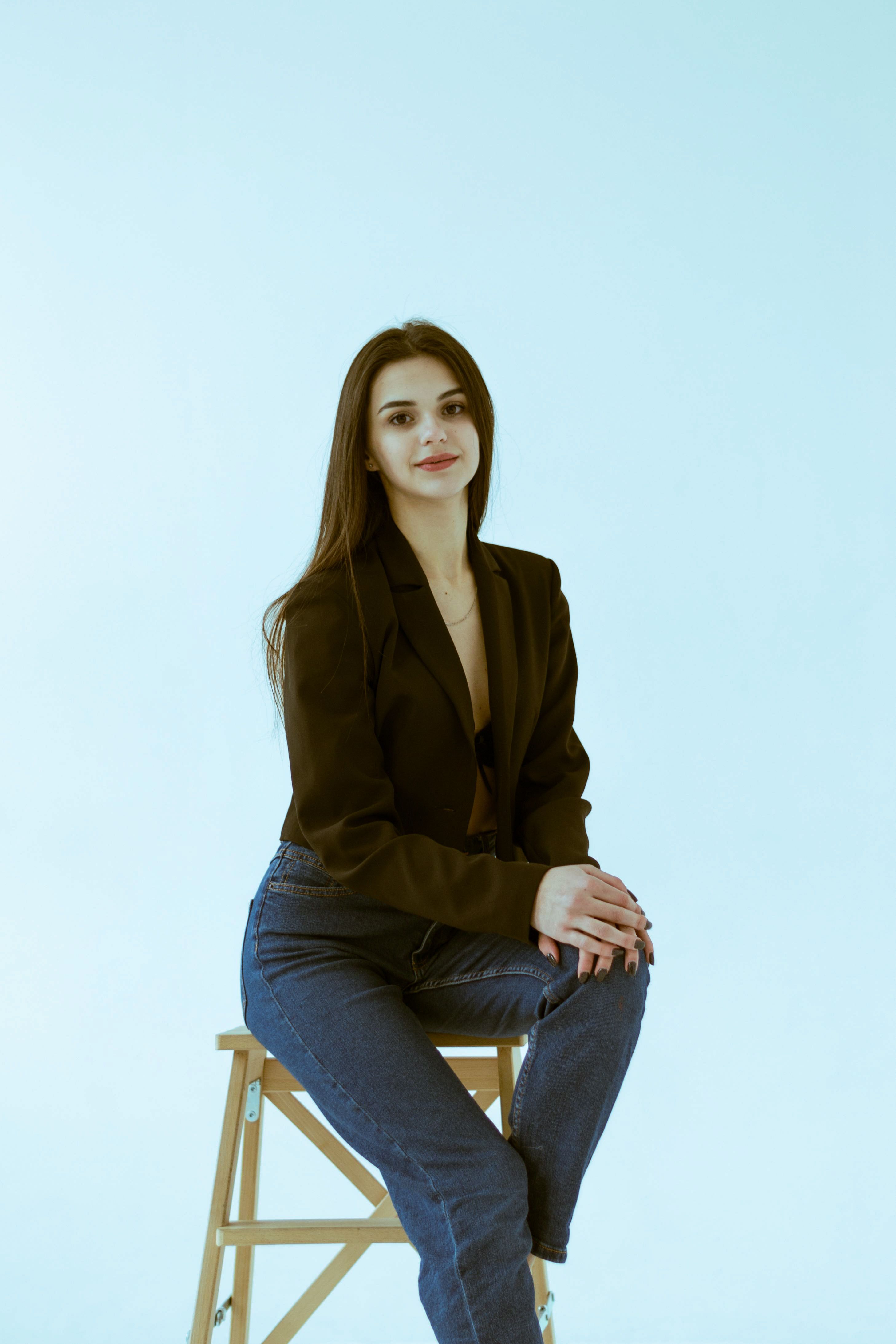 Woman in white shirt with blazer and jeans