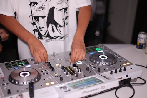 DJ, エレクトロニクス, サウンドミキサーの無料の写真素材