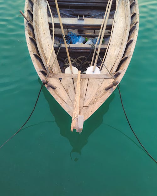 Foto profissional grátis de ancorado, baralho, barco de madeira