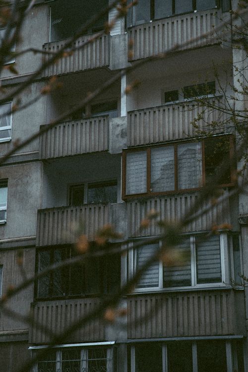 Balkoni i prozori na stambenoj zgradi