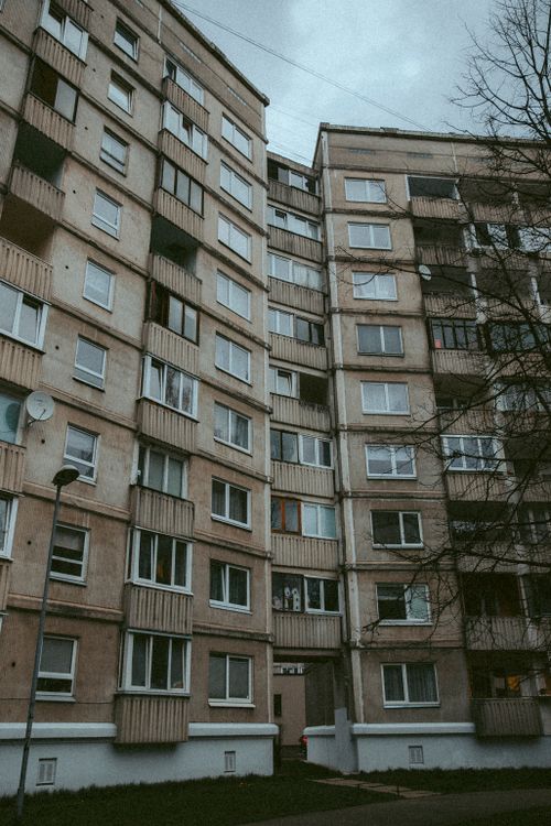 Free A vertical view of an urban residential building under an overcast sky. Stock Photo