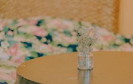 Dried flowers arranged in a glass jar — photo by Min An on Pexels