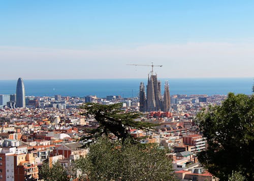 Безкоштовне стокове фото на тему «Барселона, блакитне небо, велике місто»