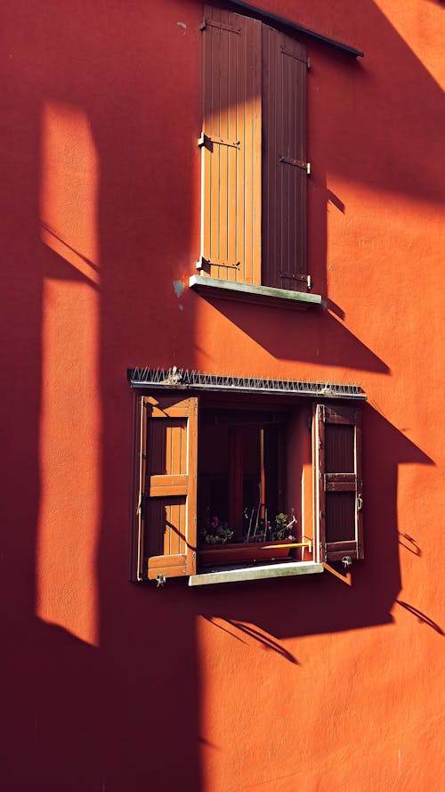 Základová fotografie zdarma na téma dřevěný, exteriér budovy, okenice